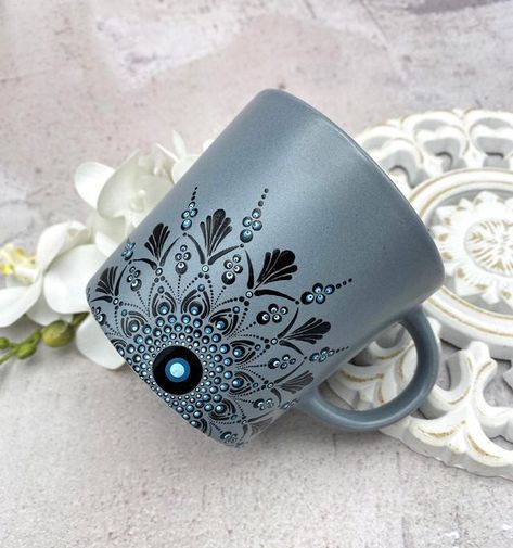 Mandala Phone Case, Bling Makeup, Grey Mugs, Pottery Patterns, Roots And Wings, Mandala Rock Art, Mandala Art Therapy, Mandala Artwork, Mandala Rocks