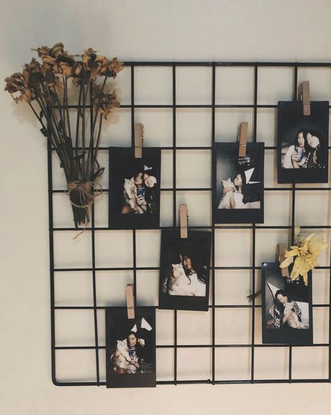 Room Organisation Aesthetic, Polaroid Hanging Ideas, Instax Photos Ideas Room Decor, Diy Aesthetic Decor, Photo Room Decor, Wall Tiles Ideas, Front Wall Tiles, Ideas For Living Room Decor, Wall Tile Ideas