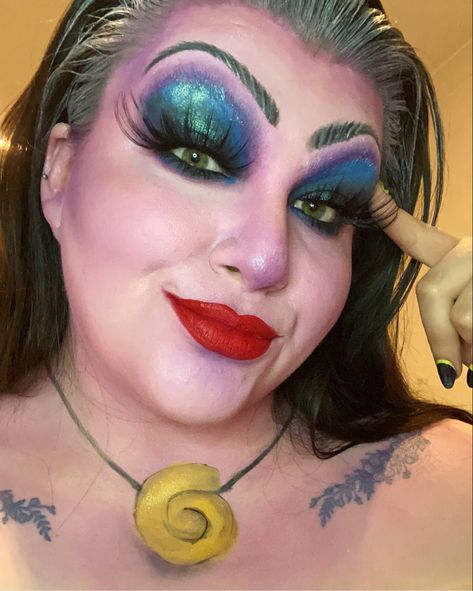 Ursula inspired makeup look. Ursula Hairstyle, Diy Ursula Costume Women, Ursula Trunk Or Treat, Ursula Hair Ideas, Ursula Makeup Easy, Ursula Hair And Makeup, Ursula Face Paint, Ursula Costume Diy Easy, Ursula Halloween Makeup