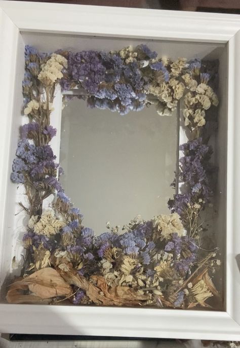 I designed a mirror with my dried flowers. I bought the frame at Ikea. #flowers #diy #diyideas #diyproject #crafts #ikea #doityourself #handmade #mirror #design Ikea Flowers, Room Diys, Handmade Mirror, Mirror Design, Flower Border, The Frame, A Mirror, Flowers Diy, Dried Flower