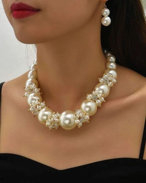 Delicate and simple Pearl Ornaments jewelry 💍 designs Follow us for more Ideas ❤️ Scarf Fashion Outfit, Pearl Earrings Designs, Ornaments Jewelry, Pearl Ornaments, Preppy Jewelry, Simple Pearl, Scarf Fashion, Closet Goals, Hand Embroidery Design Patterns