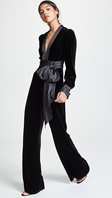 Velvet Jumpsuit Outfit, Women Jumpsuit Outfits, Jumpsuit Outfit Black, Wedding Jumpsuits, Fancy Jumpsuit, Black Velvet Jumpsuit, Classy Jumpsuit, New Years Eve Wedding, Velvet Jumpsuit