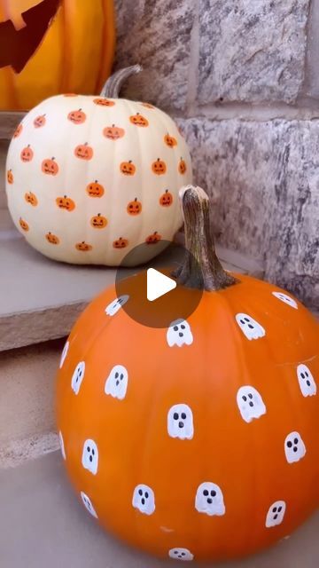 Melanie Ferguson•DIY Home Decorating on Instagram: "✅ Comment if you’re team “pumpkin” 🎃 or team “ghost” 👻 on this idea?  This was a viral video from last year of a fun no-carve solution for pumpkin decorating!   Who knew using your thumbprint could create such a cute and easy design?!  #halloween #happyhalloween #halloweenvibes #halloweenaesthetic #spookyseason #jackolantern #fallaesthetic #fallvibes #pumpkinseason #pumpkindecorating #pumpkindecor #pumpkincarving   🎥: Hocus Pocus Halloween" Diy Painted Pumpkins, The Regrettes, Pumpkin Painting Party, Halloween Pumpkin Crafts, Creative Pumpkin Painting, Cute Pumpkin Carving, Easy Pumpkin Carving, Hocus Pocus Halloween, Traditional Pumpkin