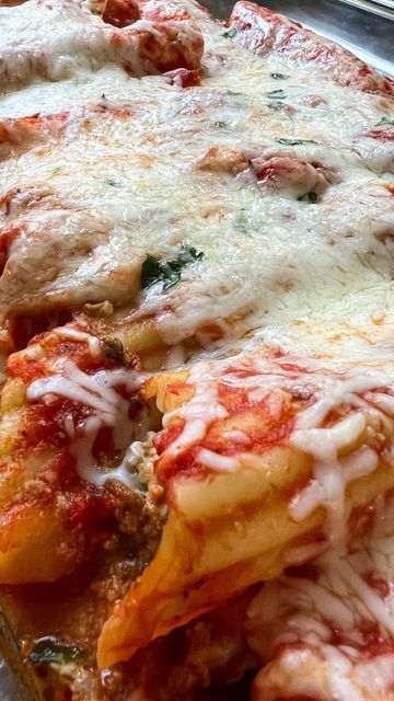 Heidi Moyer on Instagram: "Messy pulls of cheese and rich sauce baked over manicotti tubes loaded with mushrooms, spinach ricotta, Parm and ground turkey… need comfort? •Spinach & Mushroom Manicotti Bake• - theKITCHETTE.com - Heidi" Mushroom Manicotti, Spinach Manicotti, Baked Manicotti, Arugula Pasta, Flexitarian Recipes, Manicotti Recipe, Comfort Dinner, Spinach Mushroom, Spring Dishes