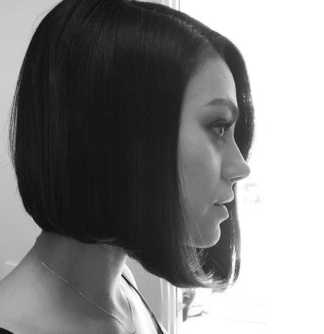 Mila Kunis Got Her Shortest Haircut Ever And We’re Obsessed Mila Kunis Hair, Cute Bob Haircuts, Hair Extension Brands, Wavy Bob Haircuts, Wavy Bob Hairstyles, Mila Kunis, Wavy Bobs, Trendy Hair Color, Hair Clothes