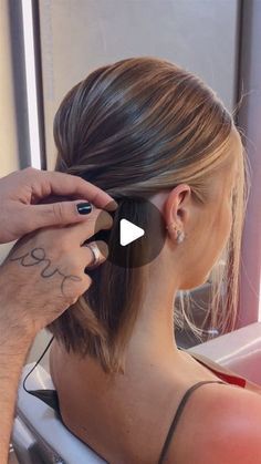 Hair Styles For Short Hair Wedding, Short Wedding Updo, Short Hairstyle Women For Wedding, Small Hair Hairstyles, Short Hair Low Bun, Short Hair Updo For Wedding, Short Hair Bun Tutorial, Hair Do Simple, Short Hair Wedding Guest Styles