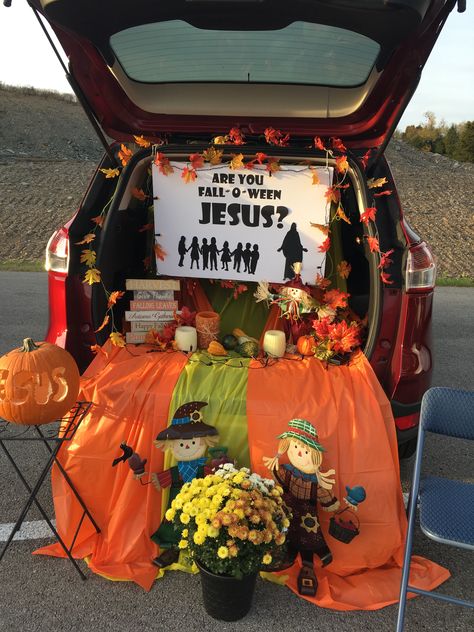 Christian Halloween Treats, Church Trunk Or Treat, Church Harvest Festival, Church Trunk, Halloween Car Decorations, Trunker Treat Ideas, Church Halloween, Fall Festival Games, Trunk Or Treat Ideas