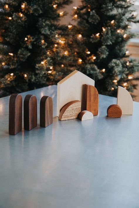 Modern Wood Nativity Set© Designed by Szklo Glass - Etsy Modern Nativity, Wooden Nativity Sets, Wood Nativity, Diy Nativity, Minimalist Christmas Decor, The Nativity Story, Nativity Sets, Christmas Nativity Scene, Building For Kids