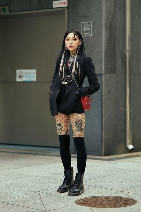 Japan Female Fashion, Japan Women Style, Korean Woman Aesthetic, Japanese Street Fashion Female, Japan Street Fashion Women, Chinese Fashion Women, Japanese Street Fashion Women, Japanese Womens Fashion, Japan Street Style Women