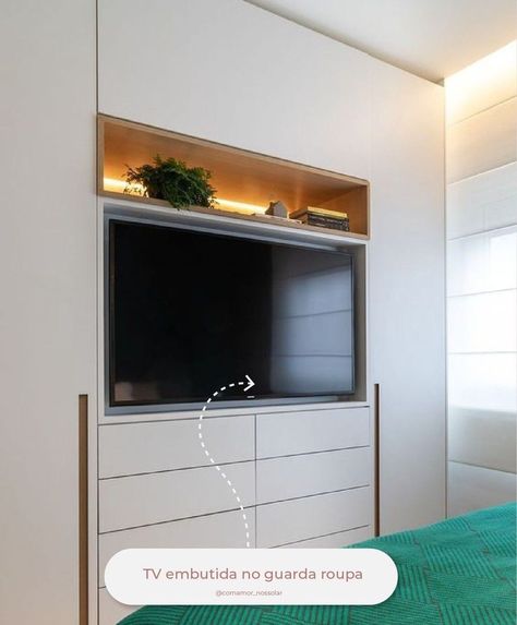 Bedroom Closet With Tv In The Middle, Closet With Tv, Closet Con Tv, Wall Wardrobe Design, Bedroom Built Ins, Parents Bedroom, Wardrobe Interior Design, Bedroom Deco, Wardrobe Design Bedroom