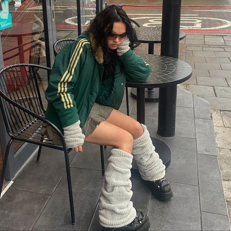 Oversized Hoodie With Leg Warmers, Leg Warmers With Leggings, Arm Warmer Outfits, Leg Warmers With Boots, Leg Warmer Street Style, Edgy Leg Warmers For Streetwear In Fall, Denim Skirt And Leg Warmers, Edgy Leg Warmers For Fall Streetwear, Leg Arm Warmers