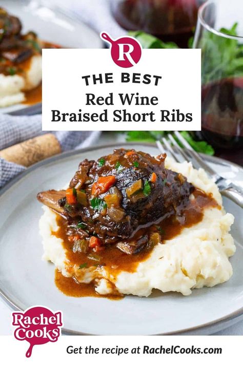 Short rib on top of mashed potatoes. Red Wine Short Ribs, Wine Short Ribs, Red Wine Braised Short Ribs, Wine Braised Short Ribs, Braised Short Ribs Recipe, Slow Cooked Ribs, Quick Delicious Dinner, Short Ribs Recipe, Braised Short Ribs