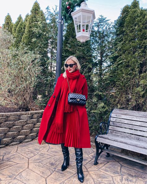 Monochrome Red Outfit, Red Coat Outfit, Red Winter Coat, Max Mara Coat, Monochromatic Outfit, Monochrome Outfit, All Black Looks, Monochrome Fashion, Red Coat