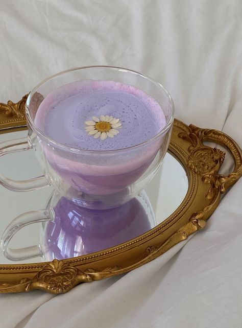 Lavender Drink, Artisan Rolls, Lavender Coffee, Handmade Perfume, Lavender Latte, Coffee Scent, Purple Drinks, Crockery Design, Purple Food