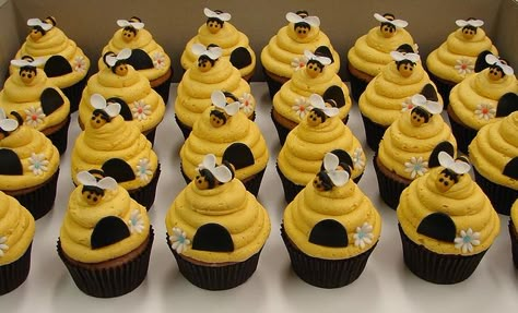 Beehive Cupcakes, Bumble Bee Cake, Bee Themed Birthday Party, Bee Cupcakes, Bumble Bee Birthday, Bee Birthday Party, Bee Cakes, Bee Baby Shower Theme, Bumble Bee Baby Shower