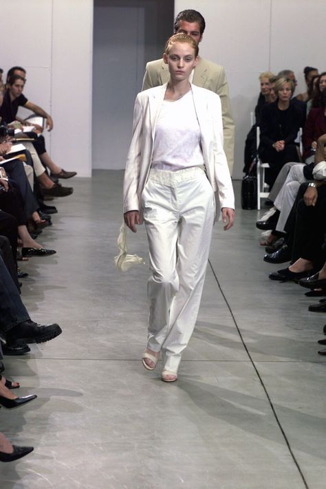 Helmut Lang Spring 1999 Ready-to-Wear Fashion Show Lady Gaga Fashion, Another Magazine, Futuristic Fashion, Art And Culture, Fashion Show Collection, Helmut Lang, Modest Outfits, 90s Fashion, Minimalist Fashion