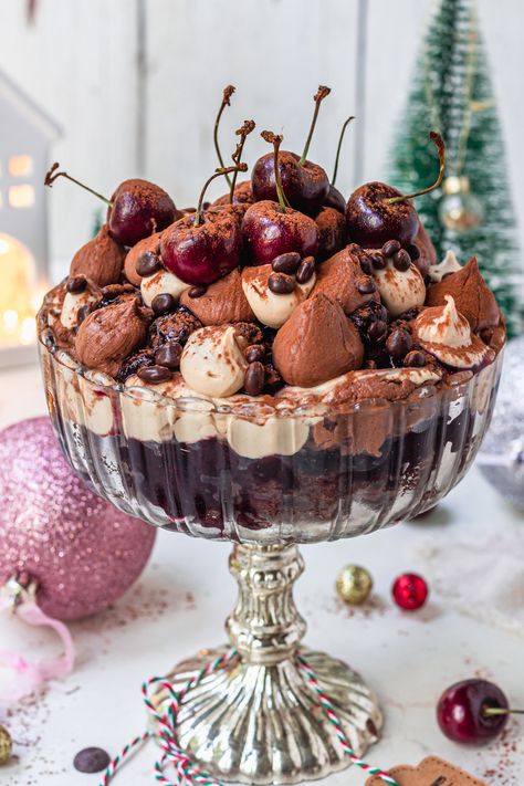 Black Forest Trifle (Vegan Gluten-Free) - Nourishing Amy Healthy Black Forest Cake, Small Holiday Desserts, German Chocolate Cake Trifle, Gluten Free Dairy Free Trifle, Pretty Christmas Food, Black Forest Tiramisu, Holiday Desserts Gluten Free, No Bake Dessert Ideas, Black Forrest Trifle