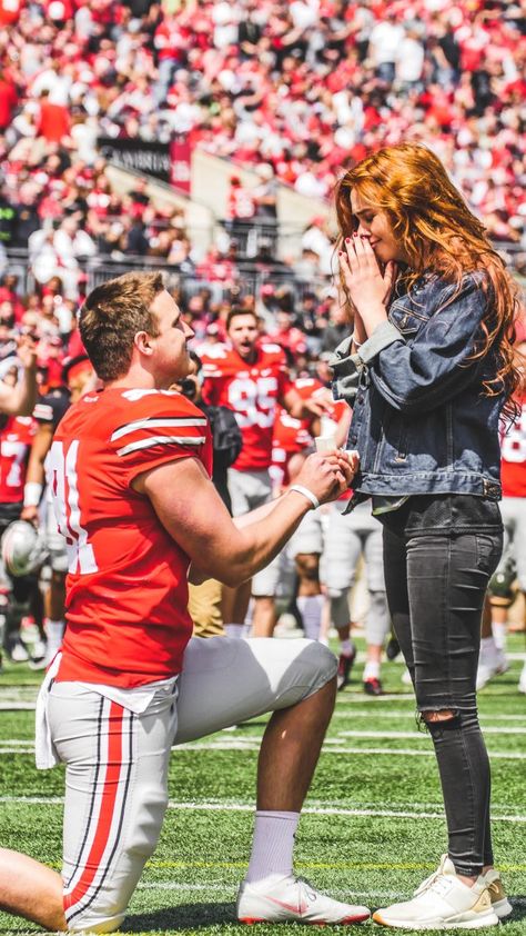 Avery and Drue Athlete Relationship Goals, Cupple Goal, Cute Football Couples Pictures, Football Couple Goals, Athlete Couples, Football Proposal, Football Relationship Goals, Cheer Couples, Sport Couple