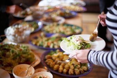 Checklist for Lunch Buffet for 100 People Ideas Para Catering, Buffet Wedding Reception, Cold Buffet, Wedding Buffet Food, Wedding Food Menu, Wedding Reception Dinner, Lunch Buffet, Reception Food, Cooking For A Crowd