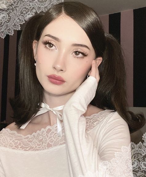 Vampire Bride, Clueless Outfits, Favorite Hairstyles, Kiss Makeup, Glam Makeup, Everyday Makeup, Pretty Makeup, Cute Makeup, Makeup Inspo