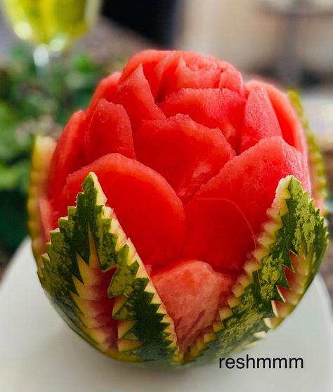 Watermelon Rose, Rose Carving, Watermelon Flower, Gingerbread House Recipe, Watermelon Carving, Fruit And Vegetable Carving, Vegetable Carving, Fruit Carving, Fruits And Vegetables