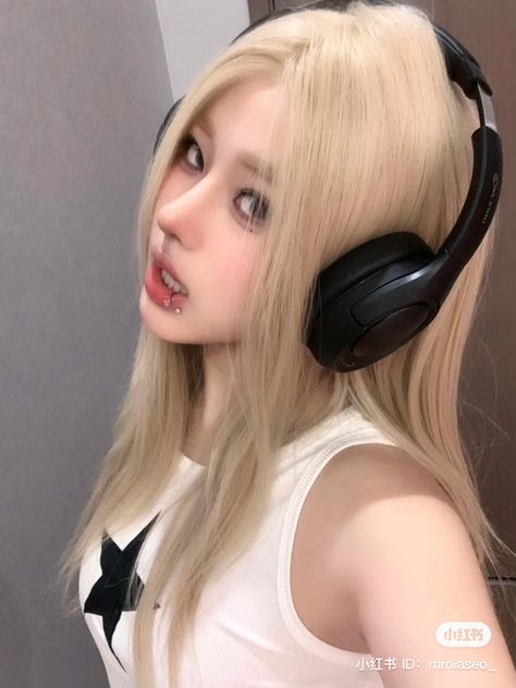 aesthetic headphone icon Ulzzang Girl Icon, Girl Icons, Ulzzang Girl, Kpop Idol