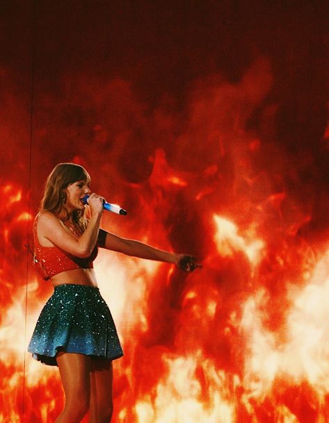 eratourpics ☆ (@eratourpics) on X Bad Blood Taylor Swift, Taylor Swift Bad Blood, Blondie Girl, Taylor Swift The Eras Tour, Taylor Swift Concert, Bad Blood, Different Outfits, Taylor Alison Swift, Her Music