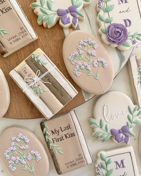 Bookmark Cookies, Decorated Book Cookies, Book Lovers Bridal Shower Ideas, Books Cookies Decorated, Wedding Cake Decorated Cookies, Book Baby Shower Cookies, Book Themed Cookies, Floral Wedding Cookies, Book Sugar Cookies