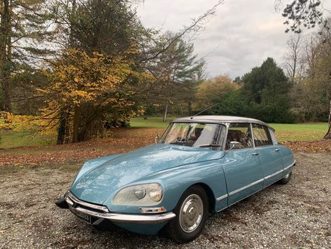 Citroën Id, Classic European Cars, Citroën Cx, Girly Car Accessories, French Classic, Vintage Porsche, Stone Cottage, Classy Cars, Citroen Ds