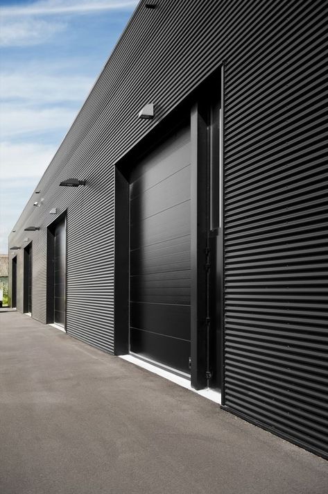 Warehouse Facade, Warehouse Architecture, Modern Warehouse, Metal Building Designs, Industrial Sheds, Commercial Design Exterior, Factory Architecture, House Cladding, Warehouse Design