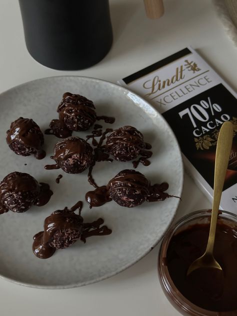 Post workout snack, red velvet protein balls with dark chocolate Lindt Protein Balls Aesthetic, Truffle Aesthetic, Chocolate Truffles Aesthetic, Chickpea Chocolate Truffles, Truffles Dark Chocolate, Protein Truffles, Ball Aesthetic, Post Workout Snacks, Workout Snacks