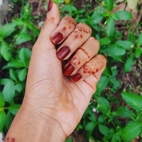 Nail Henna Stain, Henna Nails Stain, Mehendi Nails, Nails Mehndi, Henna Recipe, Engagement Hand, Henna Nails, Organic Henna, Henna Stain