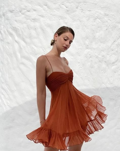 Moda Feminina | Fashion outfits, Fashion, Pretty dresses Mode Editorials, Dresses Aesthetic, Summer Dresses For Wedding Guest, Dream Dresses, Mode Inspo, Pastry Chef, Hoco Dresses, Dress Inspo, Mode Inspiration