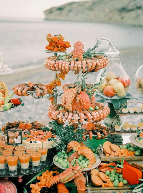 Beach Wedding Foods, Wedding Buffet Food, Seafood Tower, Citrus Baby, Beachy Wedding, Raw Bar, Cyprus Wedding, Beach Events, Wedding Buffet