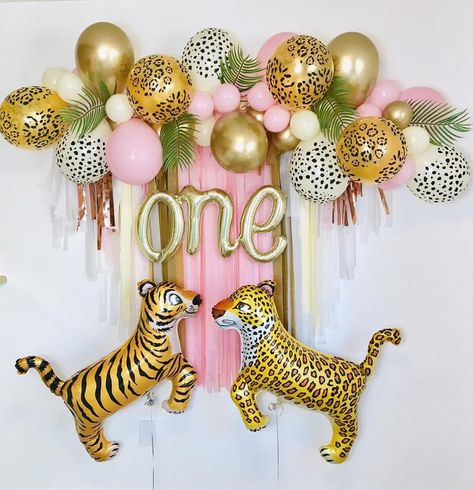 Safari Balloon Garland, Animal Print Birthday Party, Cheetah Birthday Party, Present Table, Cheetah Birthday, Safari Birthday Party Decorations, Safari Balloon, Leopard Birthday, Leopard Party