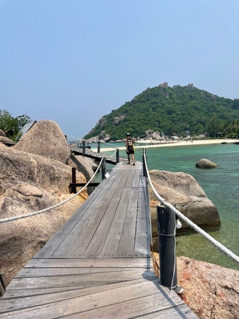 Full day trip 🌊🚤 Koh Tao & Koh Nang Yuan by speedboat 🤿🪸 This is another excellent island hopping day tour traveling by speed boat for you to take a look at. ▶️Sightseeing at the viewpoint, swimming and relaxing on the beach at Koh Nang Yuan ▶️Snorkeling at Koh Tao. INCLUDES ✅Hotel transfer round trip by minivan. *Please check for the pick up area first. ✅lunch Fruits, Water. ✅Mask & Snorkel, life jacket ✅Safety equipment. ✅Insurance. 𝐂𝐨𝐧𝐭𝐚𝐜𝐭 𝐮𝐬 ☎ 𝐖𝐡𝐚𝐭𝐬𝐚𝐩𝐩 : +𝟔𝟔 𝟗𝟓 𝟎𝟑𝟖 𝟓𝟓𝟑𝟓 🌐 https://www.... Water Mask, Speed Boat, Phuket Thailand, Koh Tao, Safety Equipment, Island Hopping, Minivan, Life Jacket, Speed Boats