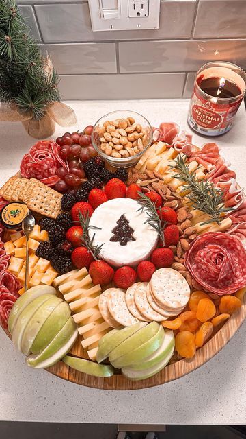 4.6M views · 226K likes | Elyssa Mai on Instagram: "I had so much fun making this charcuterie board, I lost track of time so I didn’t capture the finishing touches. Hope everyone had a nice holiday! #charcuterie #charcuterieboard #foodie #holidayrecipes #holiday #christmas #thanksgiving" Christmas Cheese Boards, Christmas Party Food Ideas, Holiday Charcuterie, Charcuterie Board Meats, Christmas Charcuterie Board, Charcuterie Appetizers, Christmas Charcuterie, Christmas Cheese, Nice Holiday