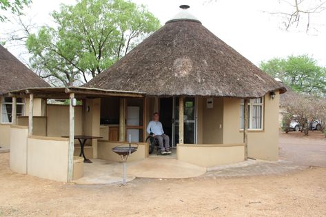 African House Plans, Earthship House, Earthship Home Plans, Cob House Interior, African Hut, Round House Plans, Eco Construction, Hut House, African House