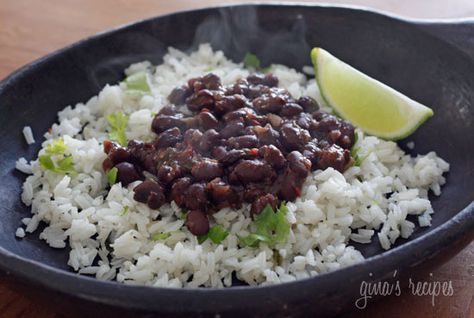 Quick and Delicioso Cuban Style Black Beans - Skinnytaste Cuban Style Black Beans, Cuban Black Beans, Black Beans And Rice, Black Bean Recipes, Quick Side Dishes, Cuban Style, Rice And Beans, Skinny Taste Recipes, Food Tasting