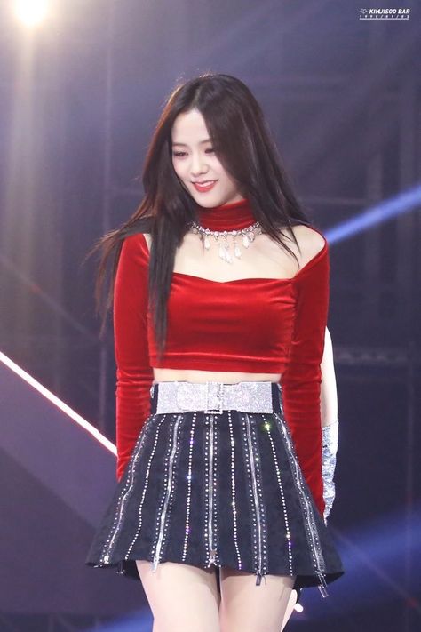 BLACKPINK-Jisoo 181201 Melon Music Awards Red And Pink Outfit, Black Pink Jisoo, You Are My Moon, Foto Top, Chica Cool, Melon Music, Stage Outfit, Jisoo Blackpink, Jairzinho