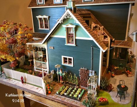 My dollhouse decorated for fall. Dollhouse Layout, Dollhouse Interior Ideas, Fall Dollhouse, House Fall Decor, Dollhouse Display, Dollhouse Interior, Dollhouse Design, Haunted Dollhouse, Dollhouse Projects