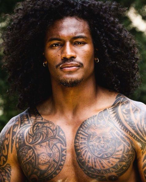 Samoan Men, Polynesian People, Polynesian Men, Dark Skin Men, Stephen James, Curly Hair Men, Long Hair Styles Men, Tahiti, Male Beauty