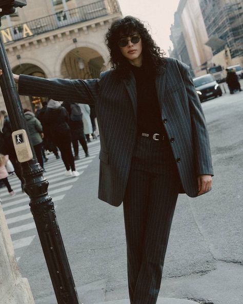 Streetstyle Editorial Fashion, 90s Wall Street Aesthetic, London Street Fashion Photography, Paris Aesthetic Photoshoot, London Fashion Photography, City Photoshoot Aesthetic, Street Style Shoot, Classy City Photoshoot, Nyc Portrait Photography