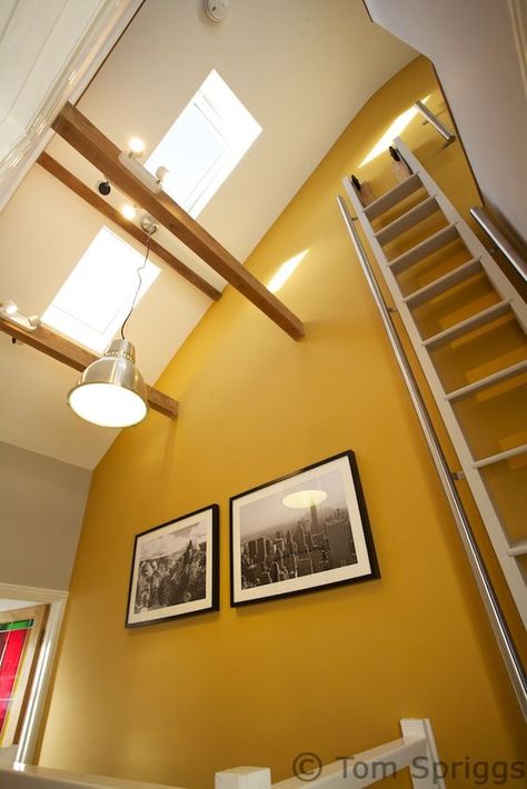 This sunny India Yellow paint from Farrow & Ball looks excellent alongside white accents and oak features. Accents of black also add to its stylish feel, which can come in the form of kitchen accessories and photo frames. http://www.solidwoodkitchencabinets.co.uk/cabinets_blog/colours-month-autumnal-shades-solid-oak-kitchen-cabinets/ Yellow Kitchen Accents, Yellow Hallway, Solid Wood Kitchen Cabinets, Painting Oak Cabinets, Oak Kitchen Cabinets, Yellow Room, Yellow Living Room, Yellow Interior, Oak Kitchen