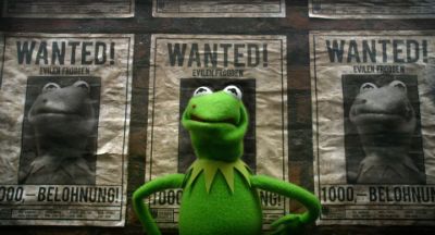 The Muppets are back! Check out this review + learning ideas for after the movie! Sapo Kermit, Die Muppets, Kermit And Miss Piggy, Wanted Movie, Muppets Most Wanted, Ray Liotta, Frog Life, Fraggle Rock, Ricky Gervais