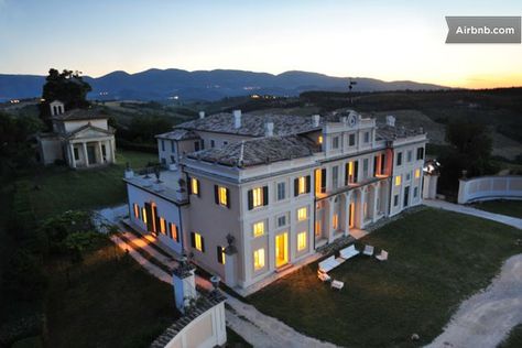 Spoleto, Italy Spoleto Italy, British Castles, Airbnb Wedding, Alfresco Dining Area, Wedding Venue Los Angeles, Inexpensive Wedding Venues, Friends Gathering, Smart Living, Waterfront Homes