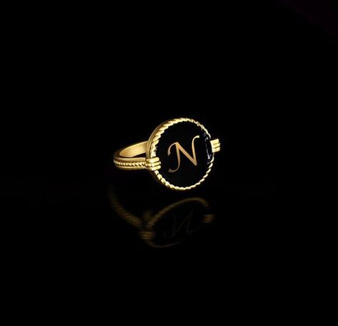 Gold Rings Letters, Gold And Black Ring, Nostalgic Jewelry, Black Signet Ring, Rope Texture, Ring Initial, Gold Items, Letter Jewelry, Gold Jewelry Simple Necklace