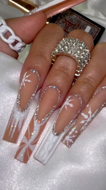 Winter Nails 2023 Trends Acrylic Long, Extra Christmas Nails, Nails Noel, Noel Nail, Navidad Nails, Winter Nails Acrylic, Nails Design With Rhinestones, Dope Nail Designs, Short Square Acrylic Nails