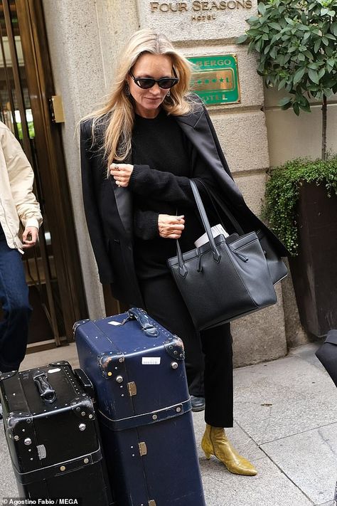 Kate Moss Outfit, Kate Moss Street Style, Moss Fashion, Caroline Issa, Kate Moss Style, All Black Looks, Looks Chic, Kate Moss, Airport Outfit