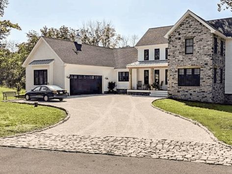 The Best Gravel Driveways Use This Combination of Layers and Rock Sizes So They Drain Efficiently and Stay in Place… Best Gravel For Driveway, Driveway With Pavers, Gravel Driveway Landscaping, Gravel Pavers, Gravel Driveways, Driveway Materials, Permeable Driveway, Cobblestone Pavers, Cobblestone Driveway